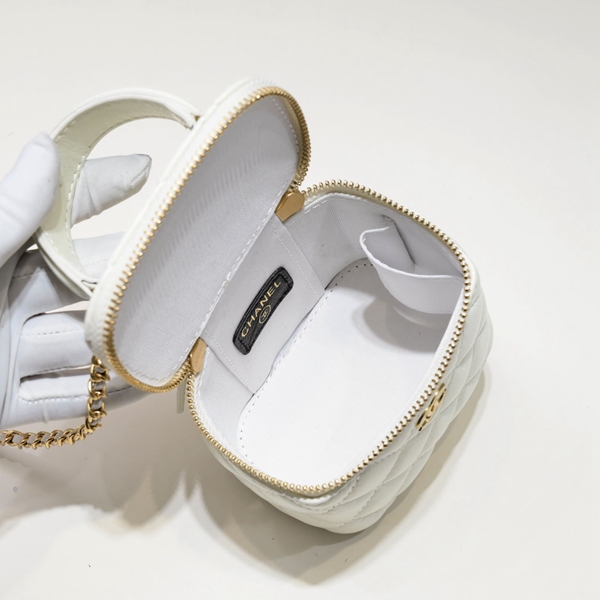 シャネルバッグ着用イメージ